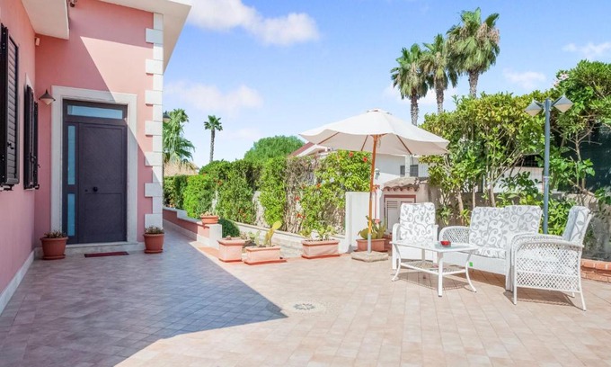 San Lorenzo House | Comfortable Holiday Home in Noto near Sea