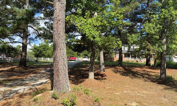 Grovetown House | Comfortable home on quiet 1 acre property. 8 miles from Augusta National.