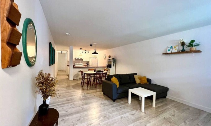 Vieux-Limoilou Apartment | Comfortable in Limoilou, close to everything – four-legged friends welcome