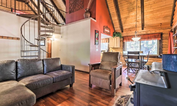Pinetop-Lakeside Cottage | Comfortable Lakeside Log Cabin - Hike, Swim & Ski!