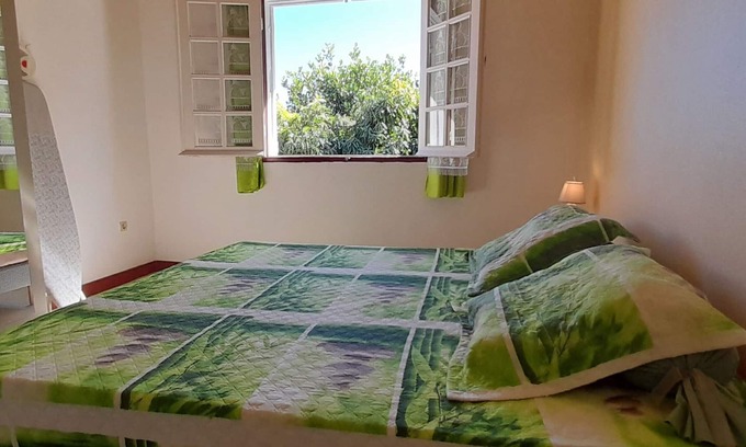 Saint-Paul Cottage | Comfortable lodging with views in Saint-Paul, 2 beds, Terrace and BBQ