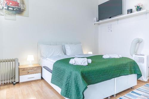 Brigittenau Apartment | Comfortable & Lovely 1BR Apartment Near Millennium