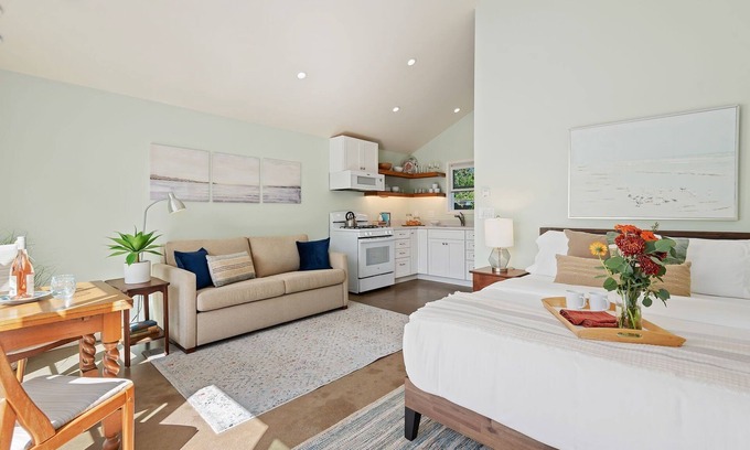 Montecito House | Comfortable Montecito Studio Cottage Walking Distance to Beach!