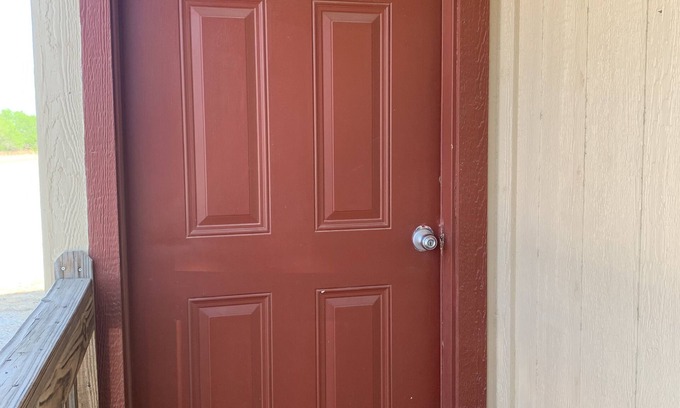 Carrizo Springs Cabin | Comfortable Quiet Cabin 8 miles outside of Carrizo Springs