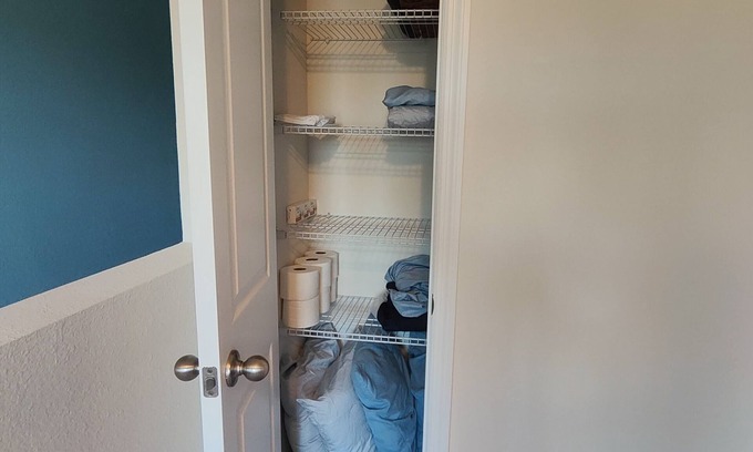 DeLand House | Comfortable room, shared house close to everything!