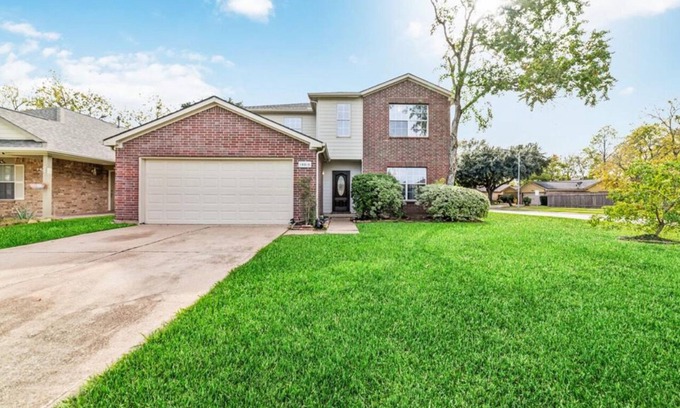Clodine House | Comfortable & Spacious Stay in Prime Houston Location