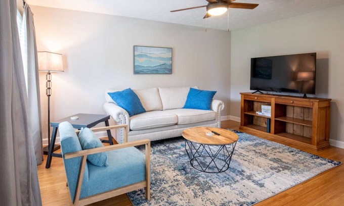 Oxford Condo | Comfortable & spacious-Walk to Fraternity Row!