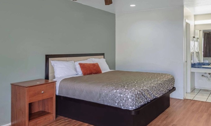 Eastside Promise Neighborhood Hotel | Comfortable Stay w/Free Breakfast & Convenient Access to Downtown