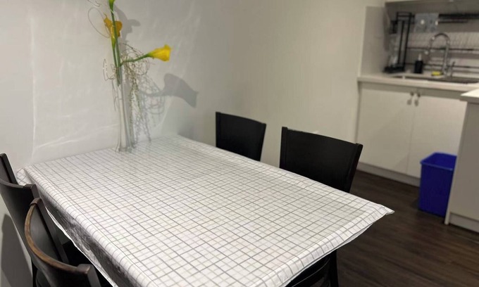 Richmond Hill House | Comfortable Two Bedroom Basement Suite with Full Kitchen Bathroom and Queen Beds