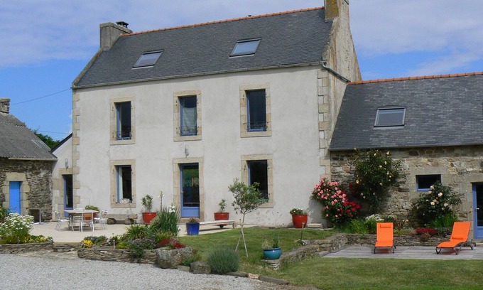 Plomodiern House | Comfortable vacation home in the country of myths and legends