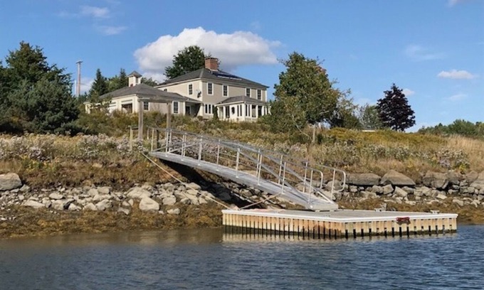 Belfast House | Comfortable Waterfront Home with Spectacular View