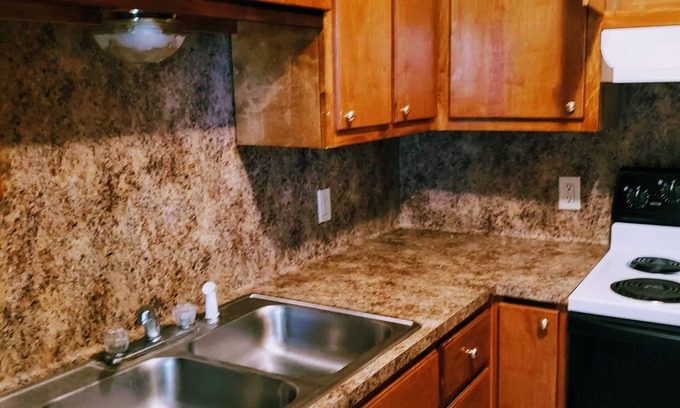 Highlands - Perkins Apartment | Comfy 1 bedroom near LSU College. Pet friendly!