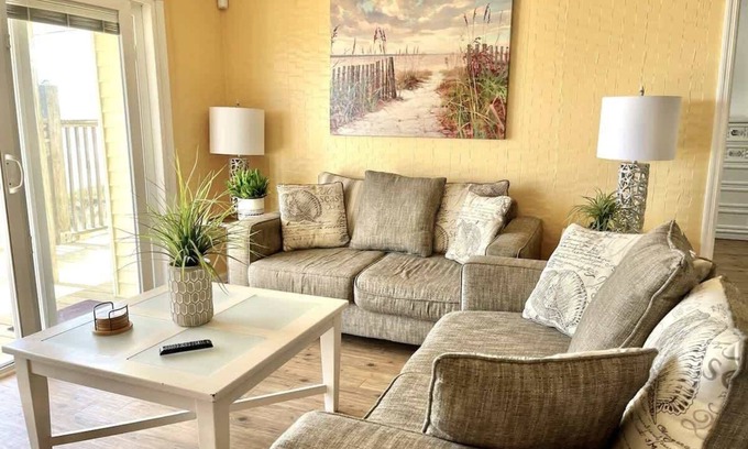 North Myrtle Beach House | Comfy 12br,Oceanfront,Sm Dogs,P472