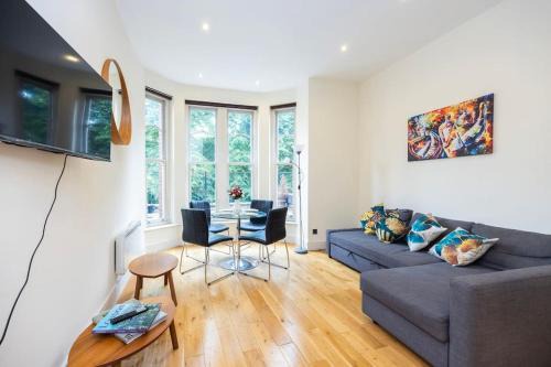 Islington Apartment | Comfy 2-Bed Flat On Upper St - Next To Tube