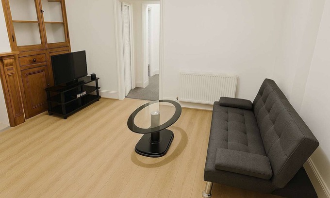 Hanham Apartment | Comfy 3-Bed Home in Redfield - Near City Centre