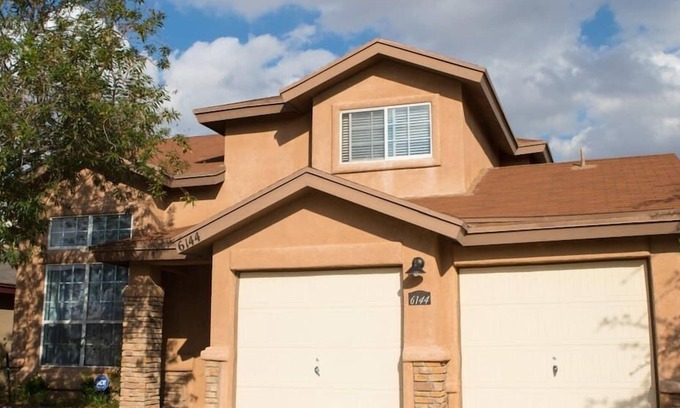 El Paso House | Comfy and Safe Family Neighborhood on West Side!