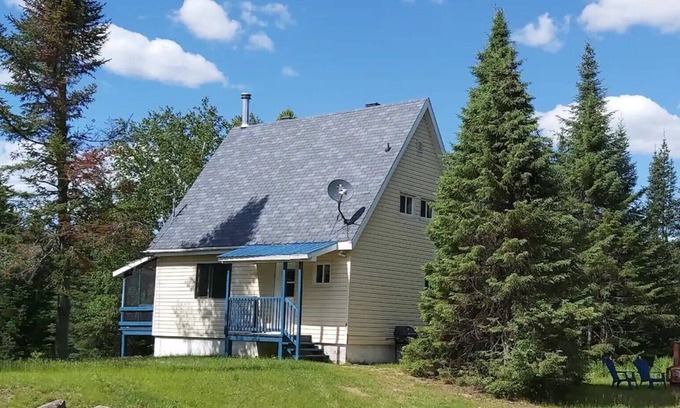 Saint Zenon Ski Chalet | Comfy chalet with lake view & private trails