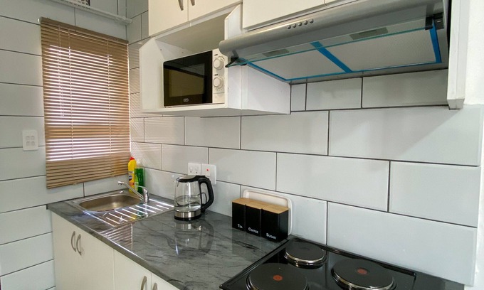 Daveyton House | Comfy Cosy studio apartment
