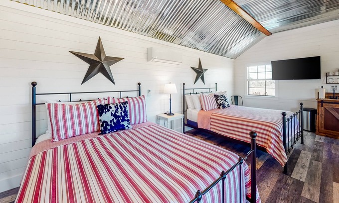 Fredericksburg Cottage | Comfy country cottage with private deck, AC/heat, & high-speed fiber WiFi