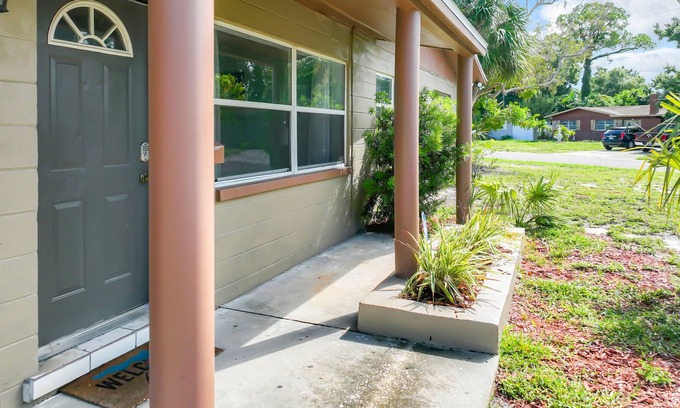 Coquina Key House | Comfy,Cozy 3BR Near Downtown,Pier and Beaches