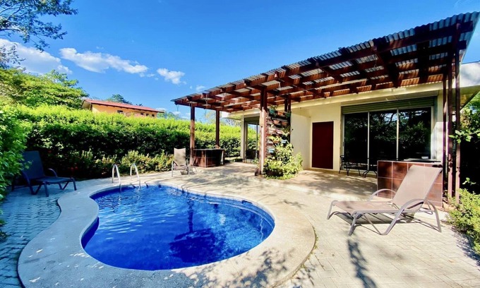 Tamarindo Apartment | Comfy dog-friendly apt, shared pool - close to Tamarindo