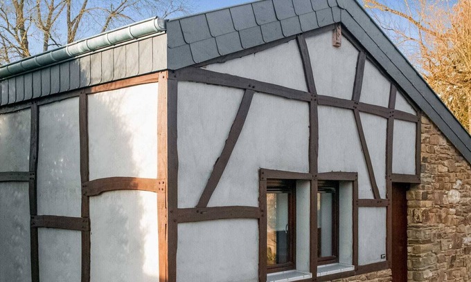 Vielsalm House | Comfy Holiday Home in Grand Halleux - Vielsam with Parking