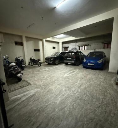 Central Chennai Apartment | Comfy home, 3 bedroom, 2 attached bathroom, large hall, kitchen, first floor, lift, covered car park