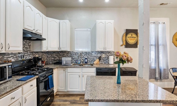 Highland Park House | Comfy House Downtown w King Bed and Outdoor Theater
