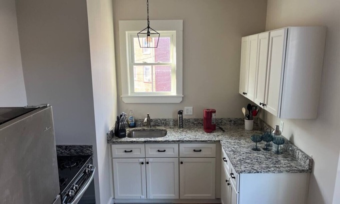 Beverly Apartment | Comfy King Beds~5 min to Salem