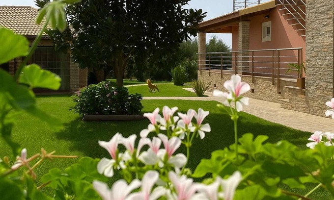 Marathopoli Apartment | Comfy nest in a garden, 1,5km to the sandy beach