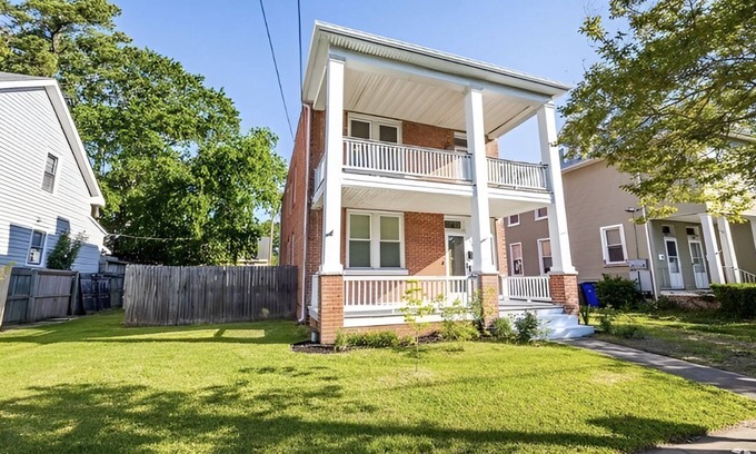 Norfolk House | Comfy & Pet Friendly 3-bedroom house near Norfolk zoo