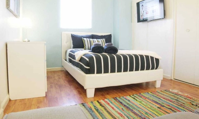 Pico-Union House | Comfy Room with Private Bathroom in Koreatown LA