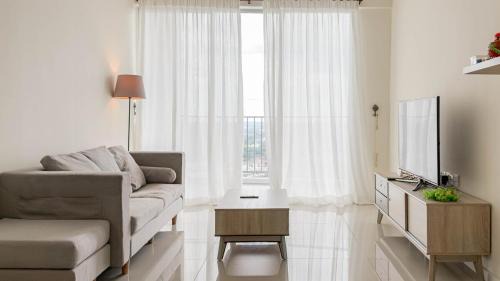Larut Apartment | Comfy Sunset View Home with Swimming Pool & Netflix