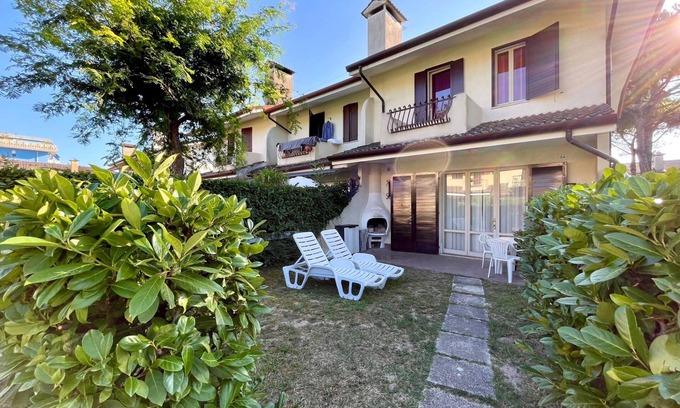Porto Santa Margherita Villa | Comfy villa with pool and barbecue