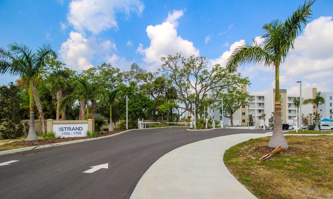 North Trail Condo | Community Pool, Downtown Sarasota, Near Beach, Enjoy Sarasota