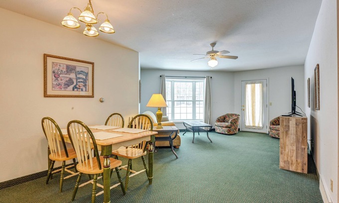 Pigeon Condo | Community Pool & Hot Tub: Pigeon Condo Near Beach