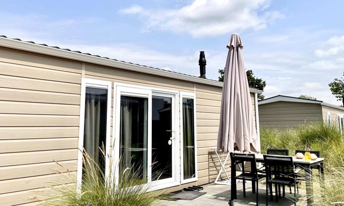 Municipality of Hellevoetsluis Ski Chalet | Compact chalet at 4.5 km. from Rockanje