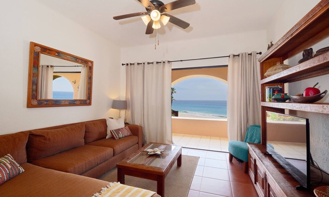 San Jose del Cabo Condo | COMPLETELY REMODELED Stunning Ocean Front Condo!