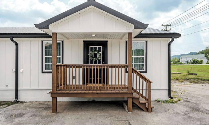 Celina Apartment | Completely renovated 2 bedroom apartment in quaint Celina