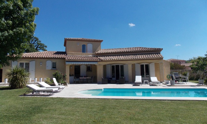 Lamanon Villa | COMTESSE MANON