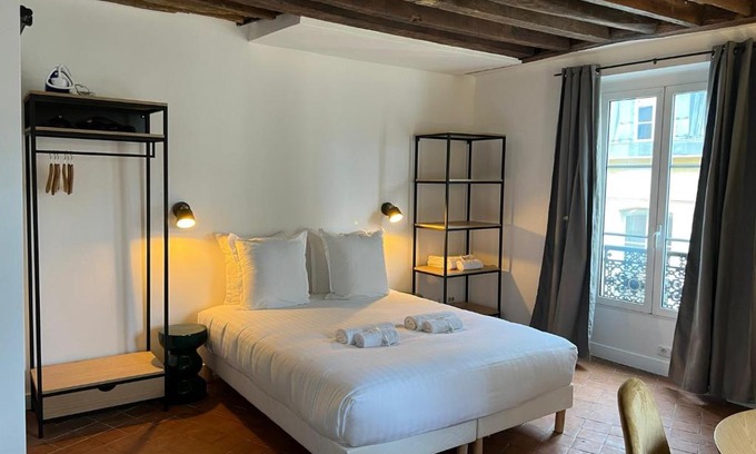 Odeon Apartment | Conde Chic Studio