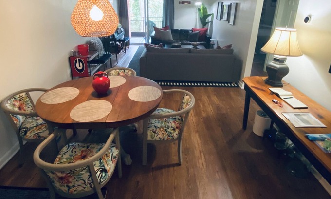 Athens Condo | Condo 1 Mile Sanford Stadium, Tailgate Lot, Sleeps 4