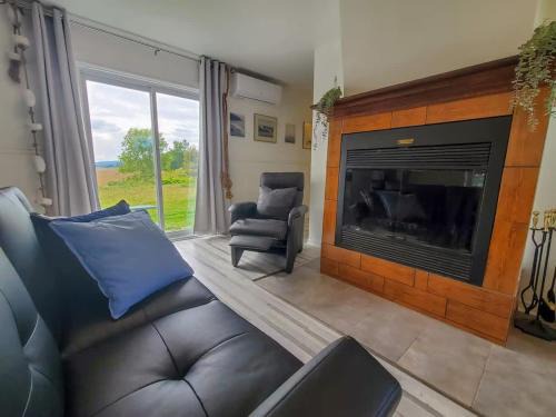 Ste Anne de Beaupre Apartment | Condo 1 - Waterfront with SPA Fireplace & Barbecue