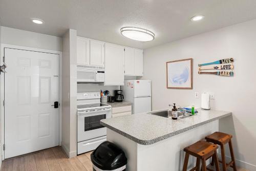 Harbor Village House | Condo #106 - Inn Building