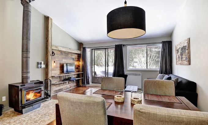 Stoneham Apartment | Condo 20 Chemin des Adirondack by Les Chalets Alpins