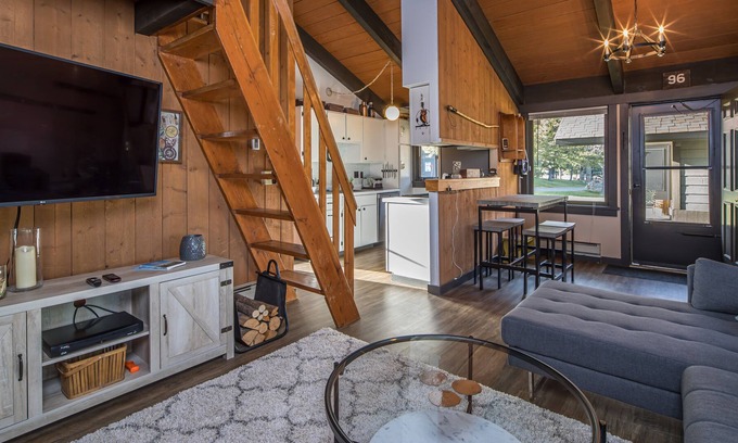 Big Sky Meadow Village Condo | Condo at Golf Course w/shared hot tub/sauna, views, nordic ski/in-out - Big Sky Cozy Mountain Chalet