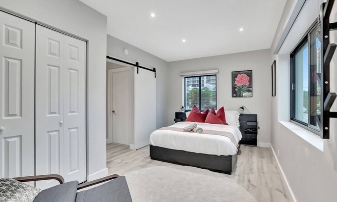 Central Beach Apartment | Condo Right off Las Olas - Steps to FTL Beach #2A