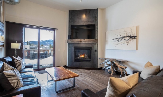 Whitefish Condo | Condo w/private hot tub & rooftop deck close to Glacier National Park - Downtown Penthouse