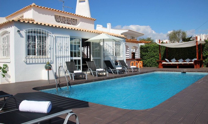 The Strip Villa | CONFORTABLE COSY 5 BEDROOM VILLA NEAR THE STRIP AND THE BEACH w PRIVATE POOL