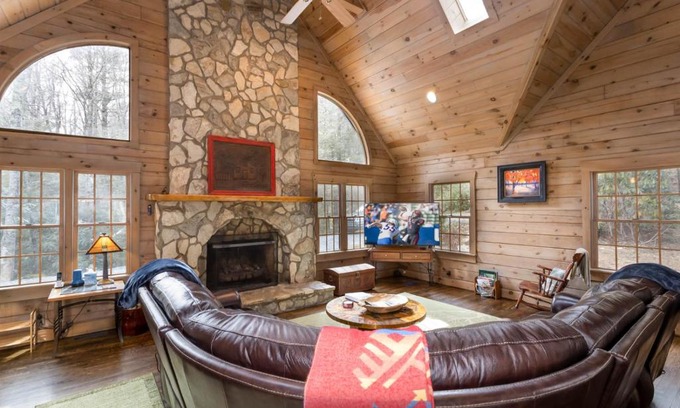Tynecastle House | Connies Log Cabin